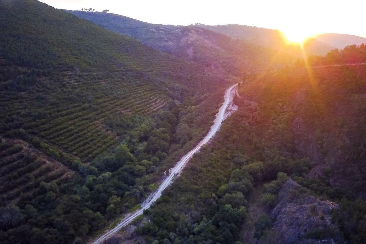 Отель Castelo Do Mau Vizinho Orjais Экстерьер фото